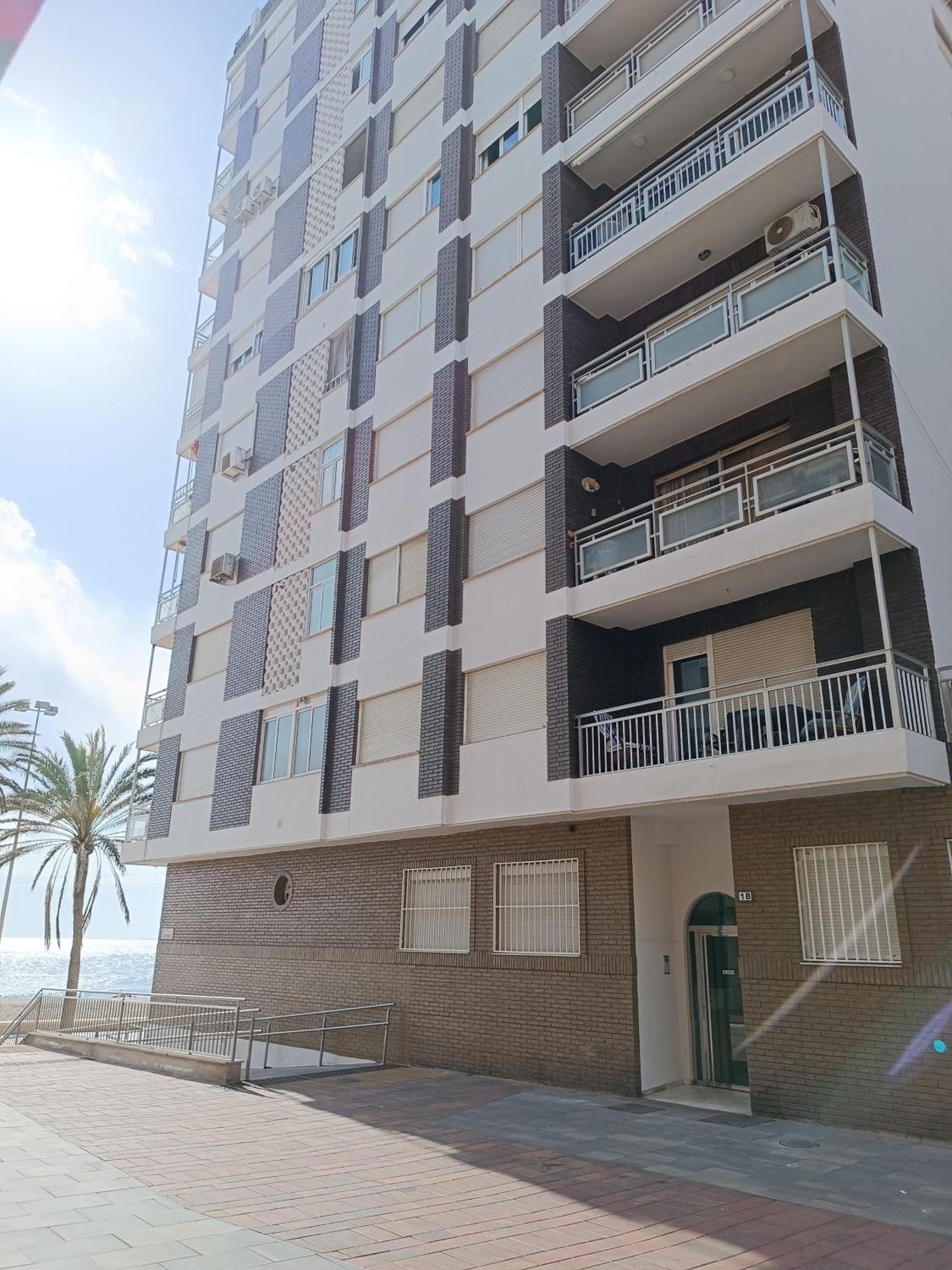 Piso Primera Linea Playa Almería Esterno foto